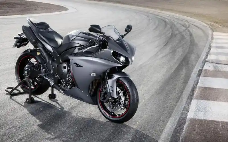 雅马哈yzfr1摩托车壁纸