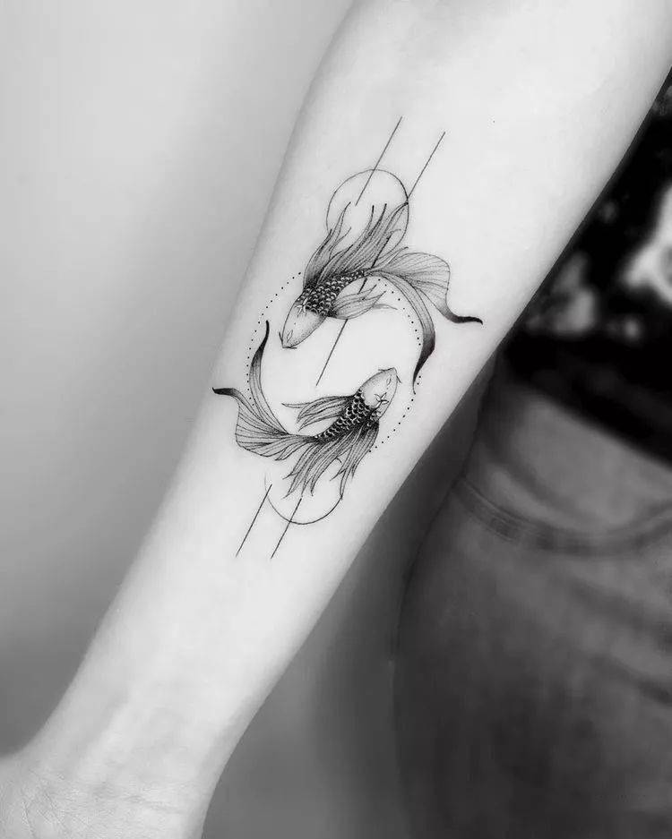 锦鲤象征好运的纹身图案