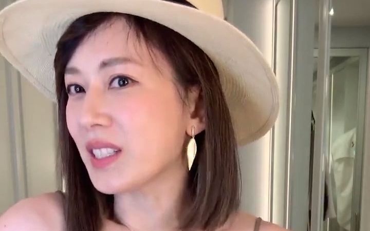 melody刘恭显女士放话想要参加浪姐了啦直播喝酒卖衫逗死人