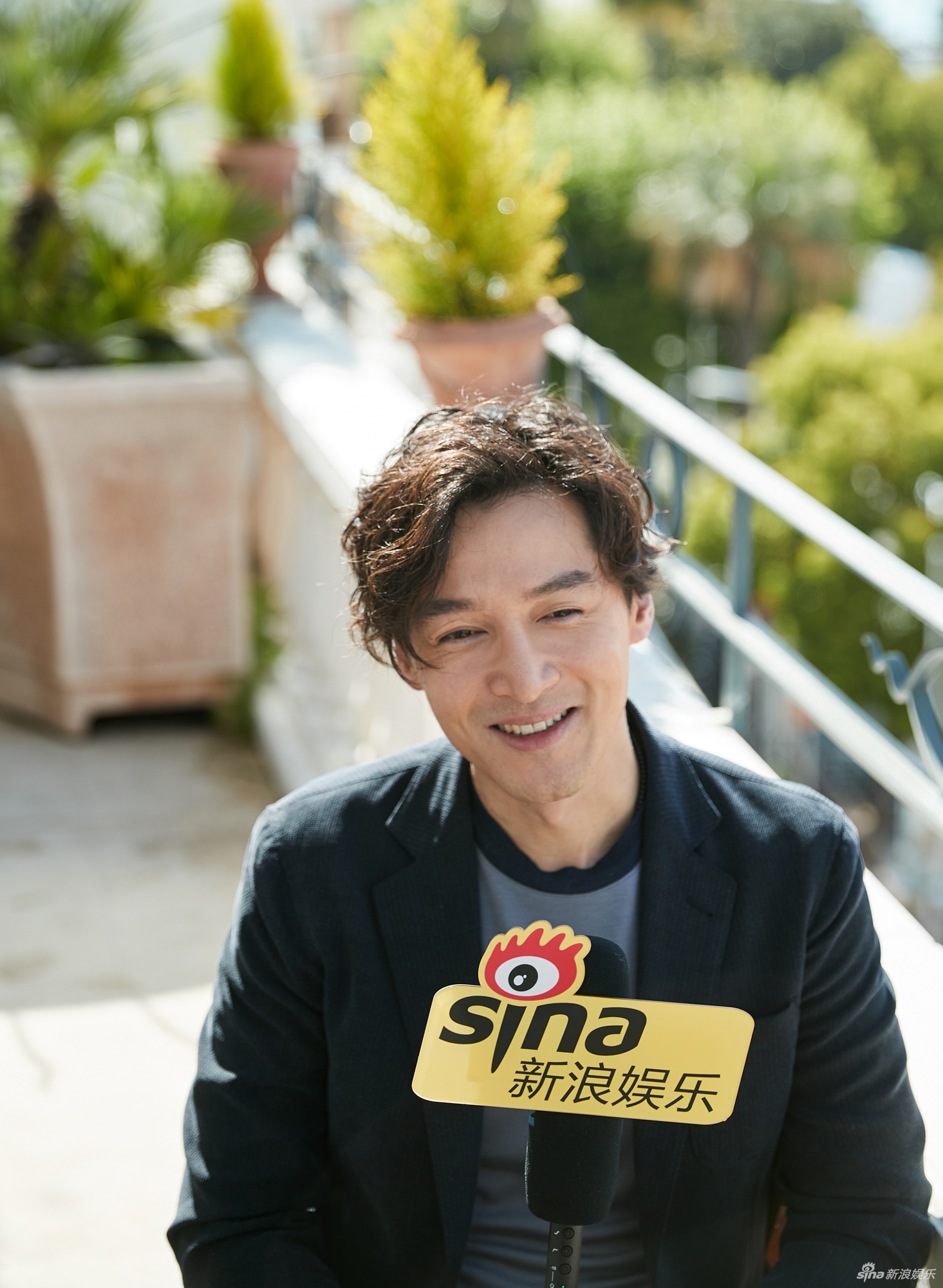 组图胡歌卷发亮相戛纳谈新片自曝拍摄过程很煎熬