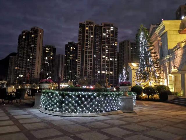 看了桂林临桂新区花样年麓湖国际小区夜景图,你有欲望住这吗?