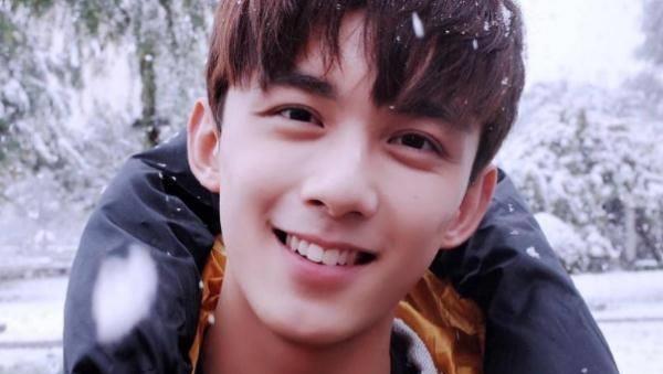 吴磊夏日运动照片少年感满满,他还有过哪些让你眼前一亮的造型?