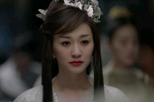 "长公主李云睿"在原著中是庆国第一美女,而扮演者李小冉本人的颜值和