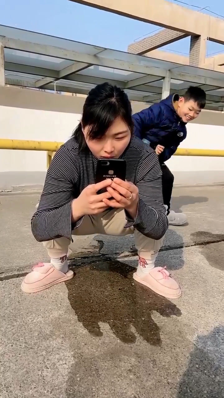 我滴个神啊,我咋尿裤子了?