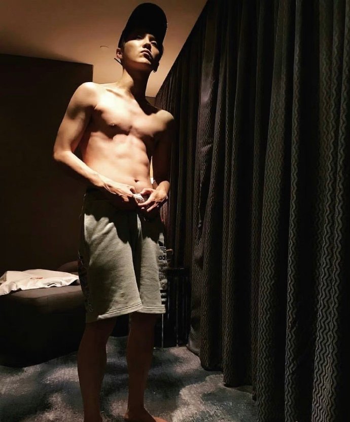 黄子韬回复鹿晗##鹿晗彩胶配置