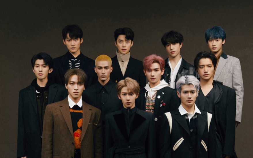 [没有拥抱的合照]into1的110张合照