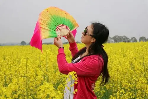 你负责滋润繁花我们负责貌美如花