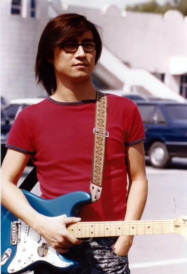 汪峰:对早逝的父亲有愧疚,天堂里有一双妈妈的眼睛