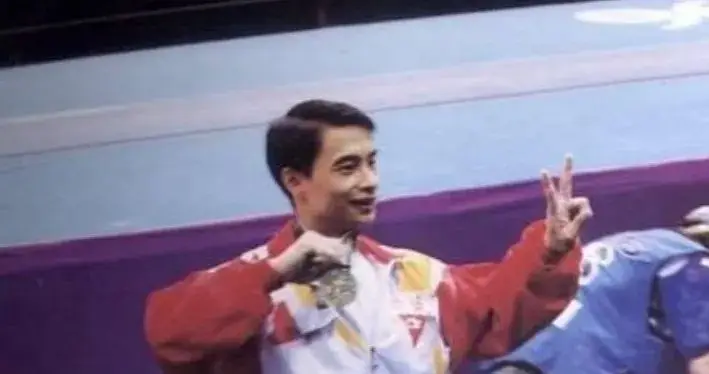 体操兄弟李小双李大双,两人头发都已花白,结婚多年都没有孩子_比赛