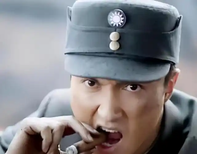 它更像是一部由一群年轻演员出演的偶像剧,他们穿着整洁,妆容精致.