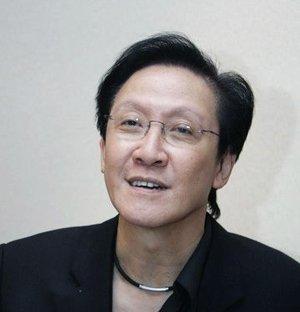 影坛大佬向华强弟弟向华胜,曾独宠张敏9年不结婚,59岁再娶小22岁娇妻