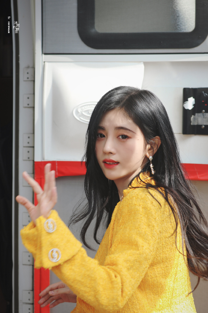 鞠婧祎超话jjy#鞠婧祎花间令#jjy#给鞠婧祎的七夕礼物#    "月光透光