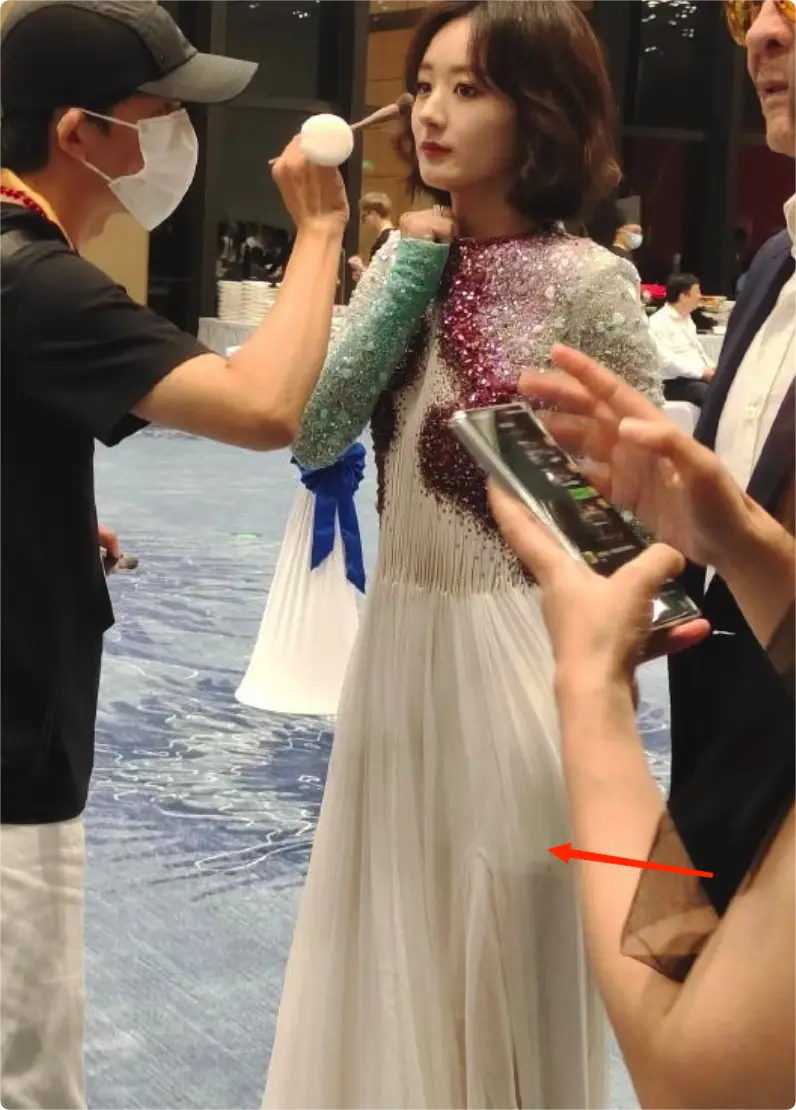 赵丽颖的"头身比",殷桃的"大饼脸",是对内娱畸形审美的反击