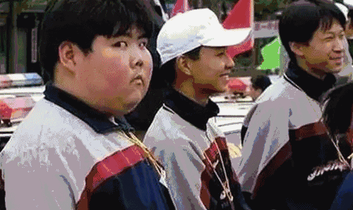 2003年,真人表情包鼻祖之一——小胖出现了.