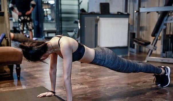 原创38岁王鸥坚持健身打造零赘肉身材状态年轻堪比少女