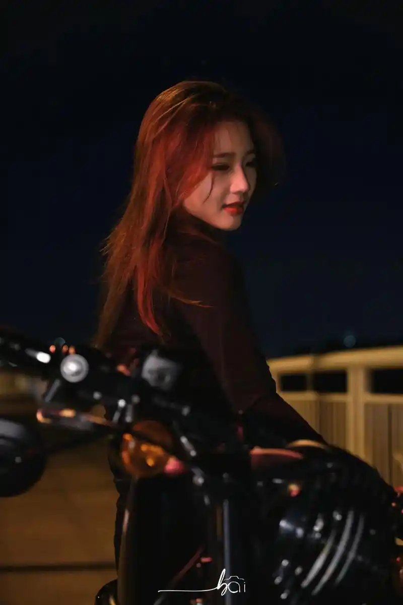 丢出一条图文锦囊 #机车摄影 #夜晚拍照才有感觉 #女骑  设备佳能r6