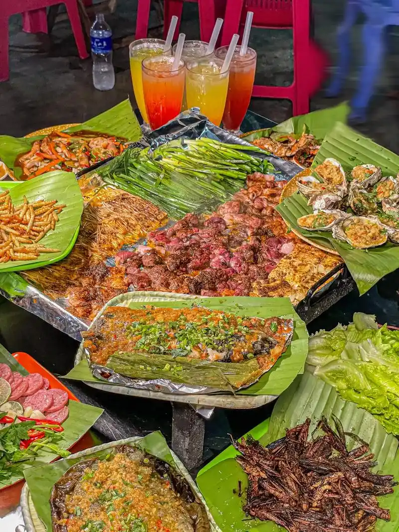 《关于我真的很爱西双版纳美食这件事》本地人打堆堆的傣味铁板烧