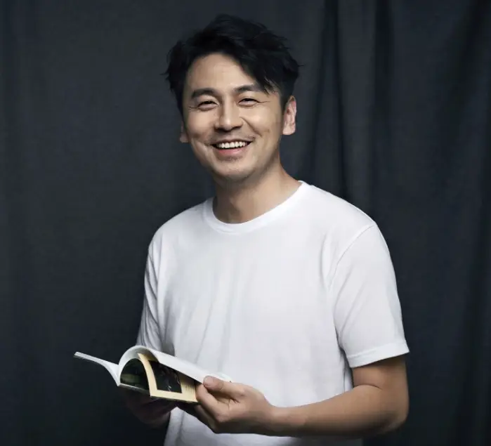 雷佳音因佟丽娅上热搜,妻子发照片反击:婚姻的分寸感有多重要?