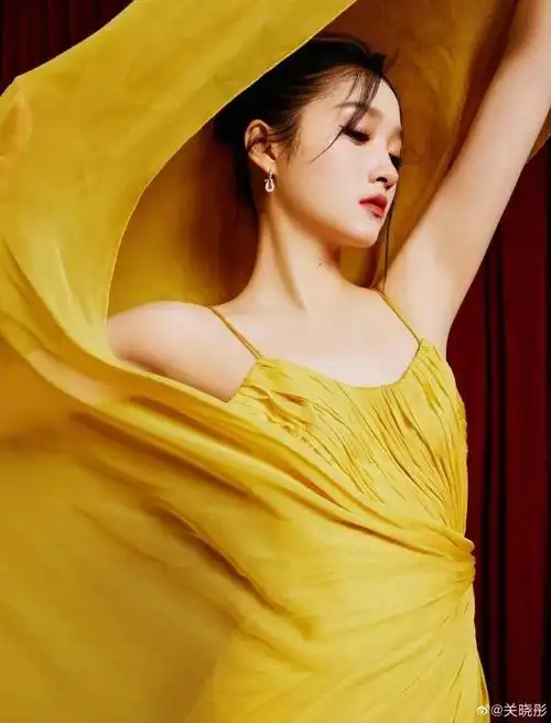 关晓彤25岁生日发文有深意,符合父亲结婚要求,暗示跟鹿晗快定了