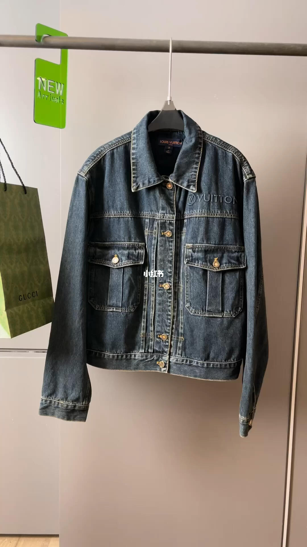 louis vuitton 路易威登 lv机车小高腰短款牛仔外套,做旧洗水,宽松版