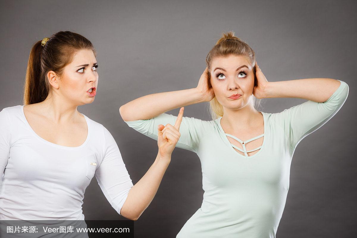 两个女人吵架