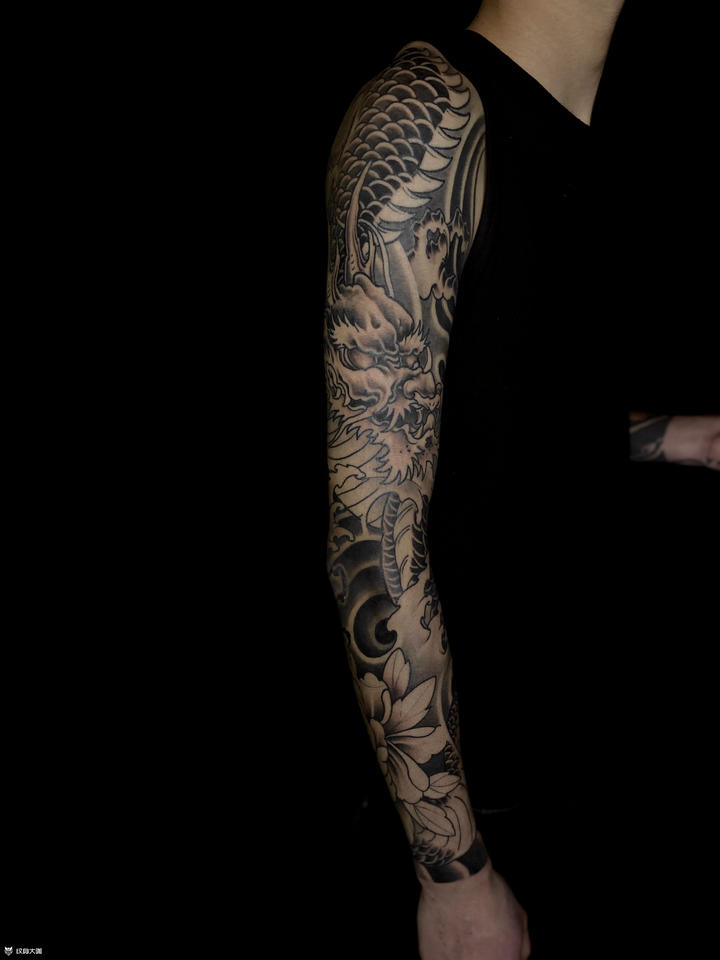 花臂龙二次黑灰上色