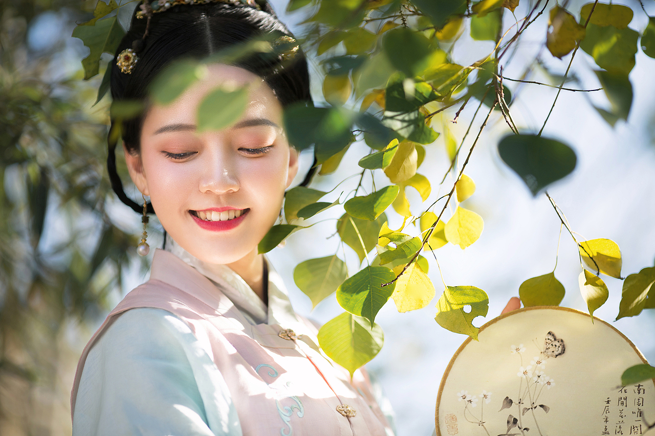 至凄恋鬼母,反笑为哭,我婴宁殆隐于笑者矣.