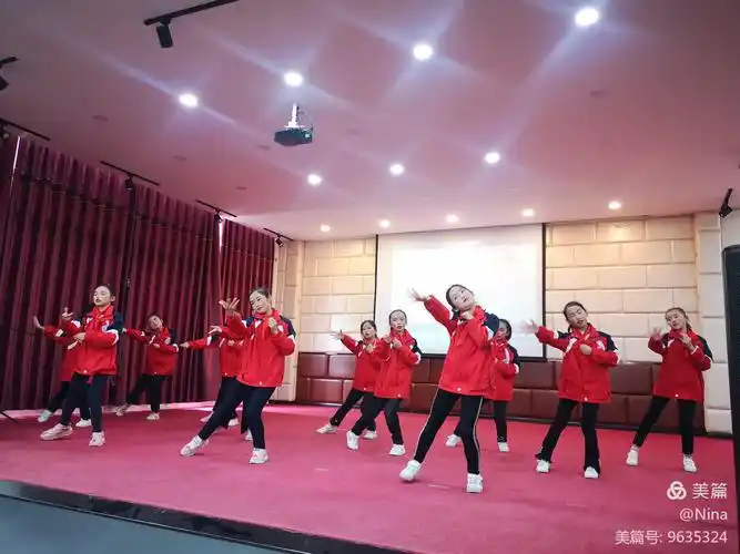 舞蹈《你笑起来真好看》