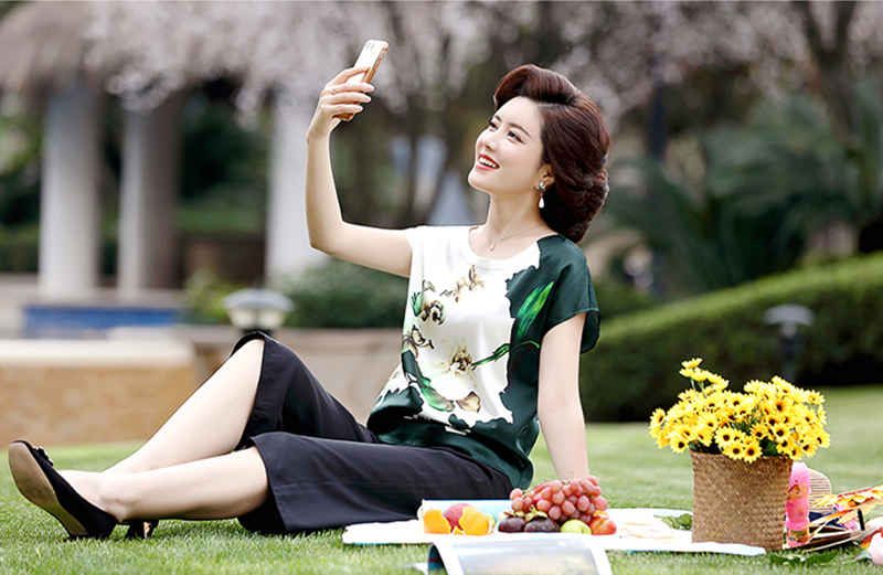 人到中年,少穿"妈妈装"!学学下图这样打扮,时尚端庄又显气质