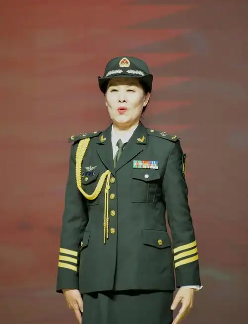 女声表演唱《军人本色》一铁子摄于20201024