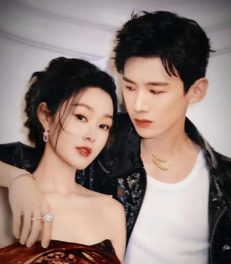 目前,因为与白敬亭恋爱的关系,作为女友的宋轶,她的账号评论区已车鬃