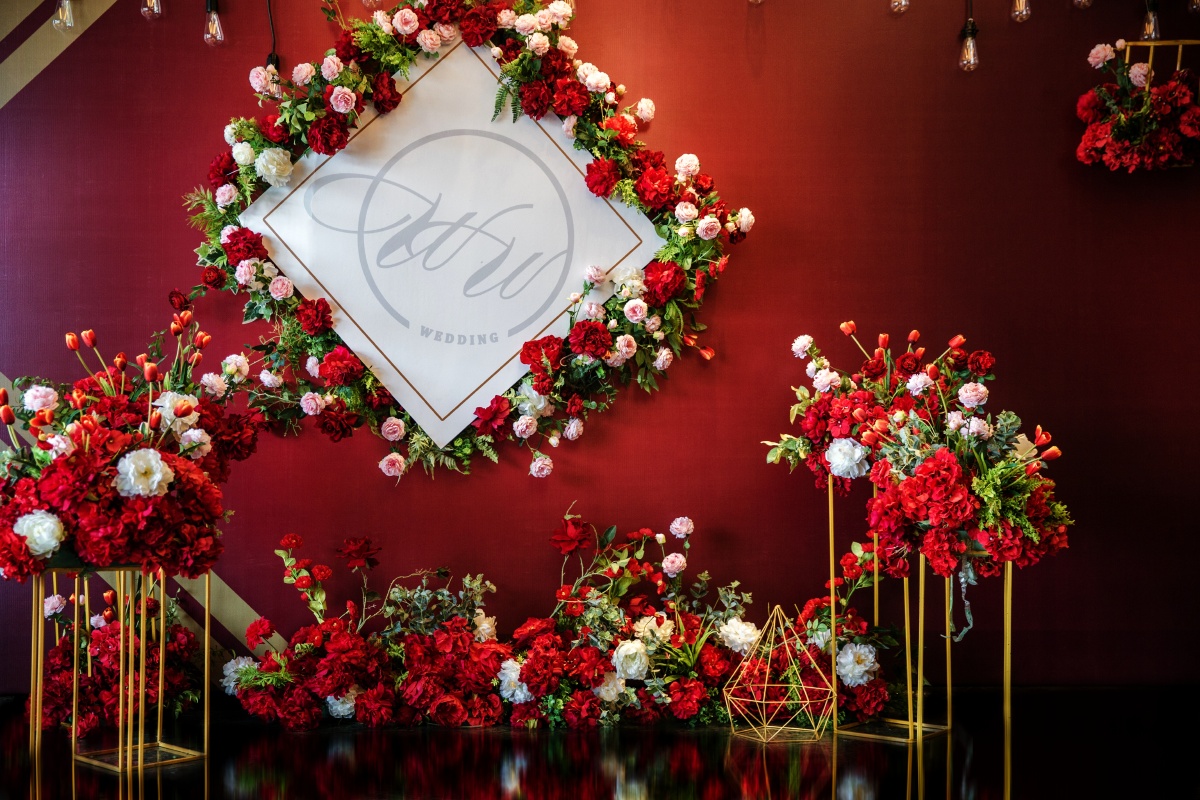 红色系婚礼现场布景设计分享