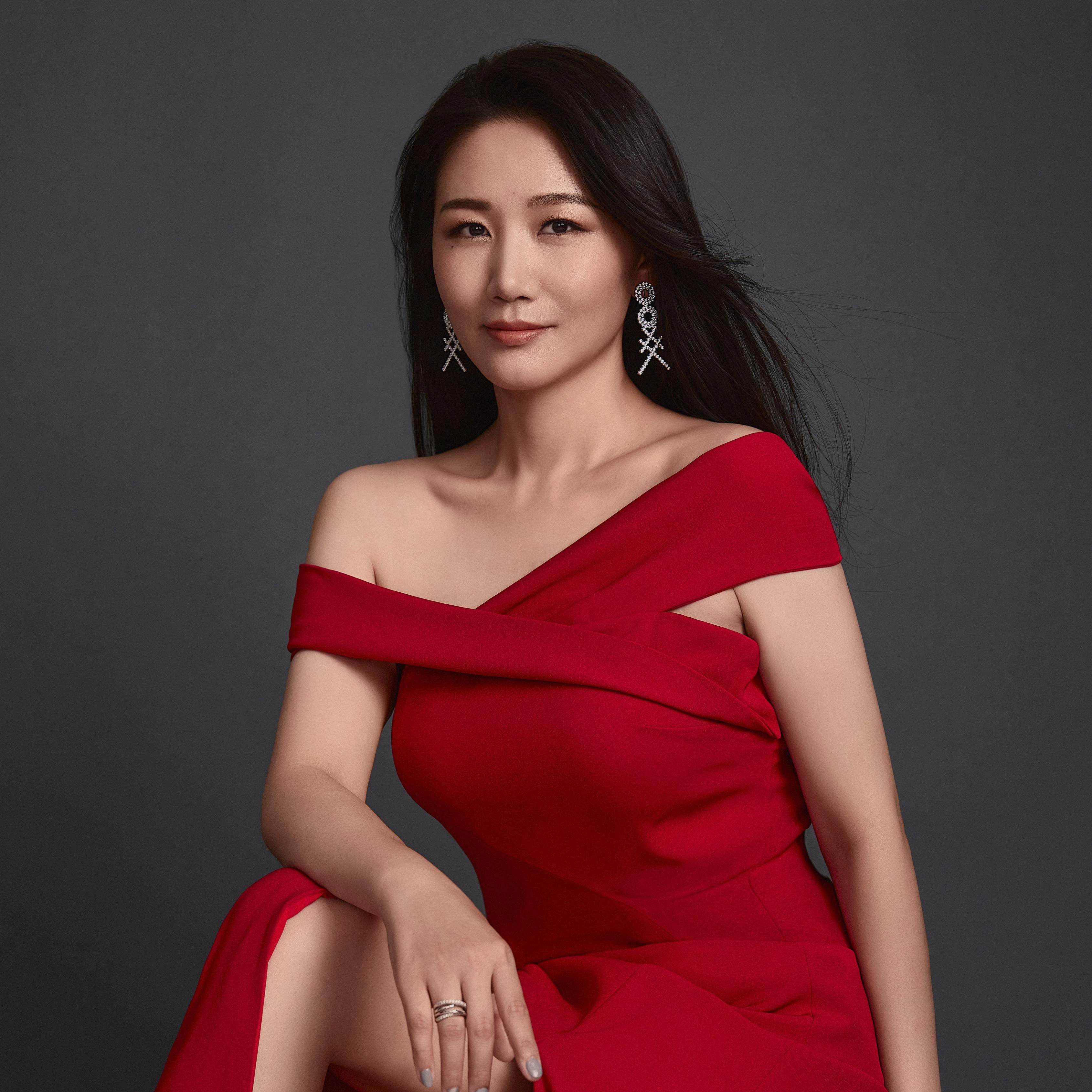 孙露 - 让红旗飘专辑:让红旗飘歌手:孙露孙露 - 让红旗飘作词:春和