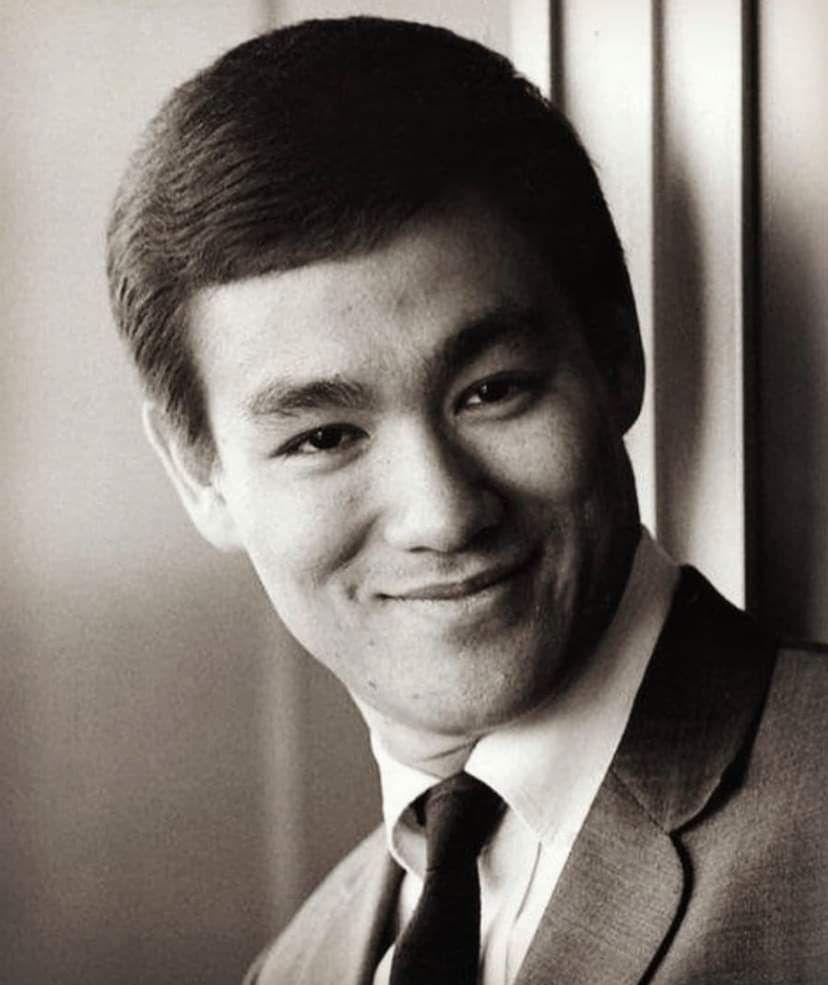 你收藏过哪些李小龙的经典照片?