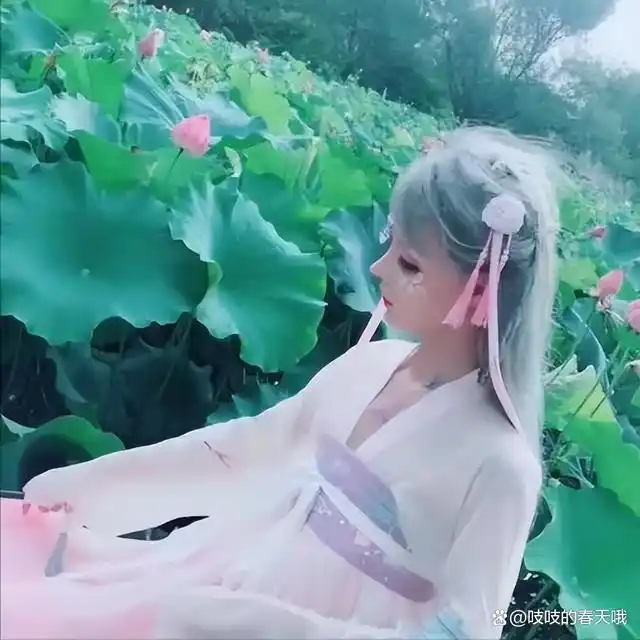 脸上动108刀,吃饭无法张嘴,还不承认自己整容,迪丽拉还有救吗