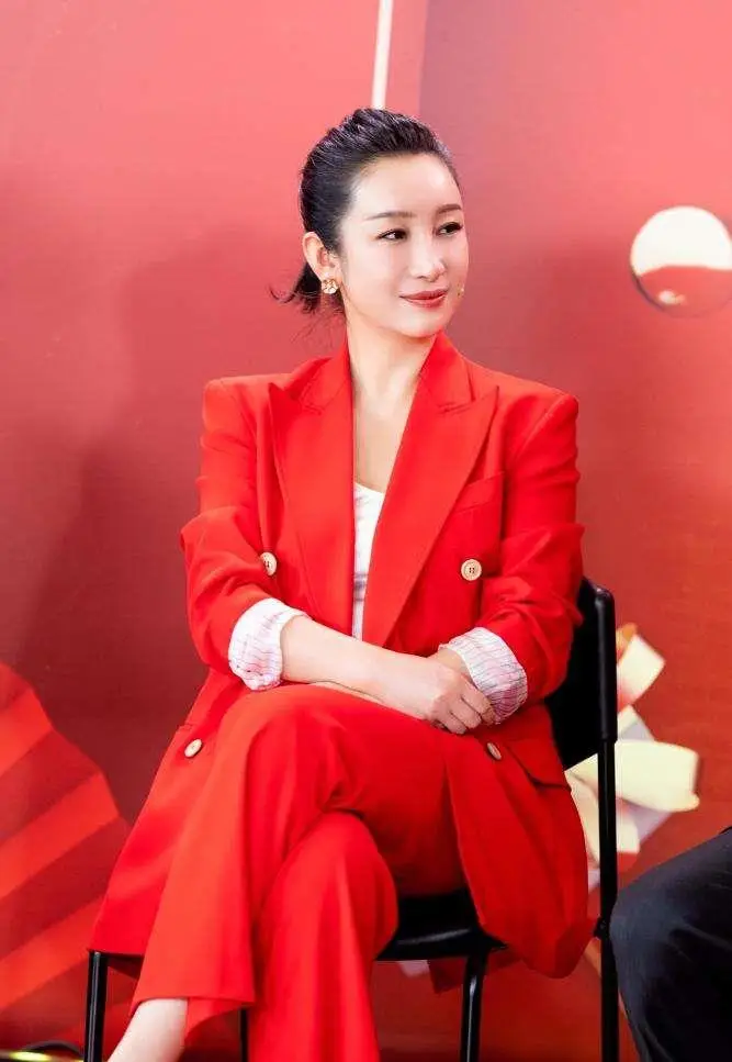 拿到影后却被嘲丑长时间没工作的秦海璐只好放弃演戏当白领