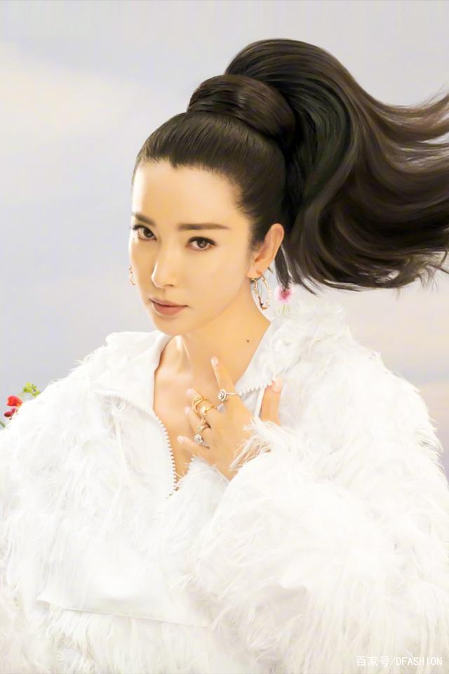 李冰冰释出一组时尚杂志风尚大片!优雅气质与飒爽装扮完美融合