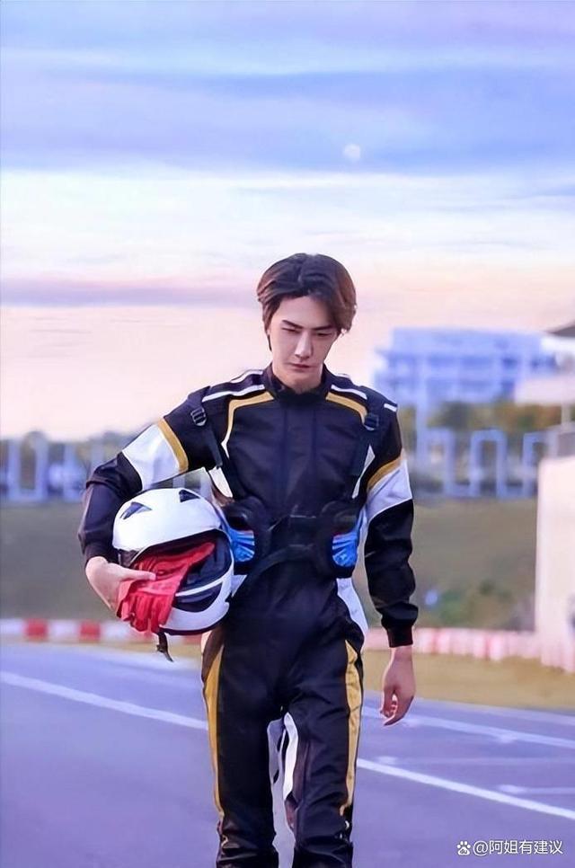 26岁王一博再次解锁新身份,他的履历给内娱年轻男演员上了一课