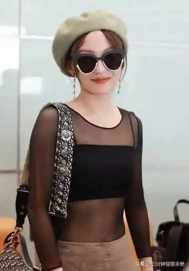 张韶涵洗白装牛仔裤(37岁张韶涵秀身材也不忘炫fu)(3)