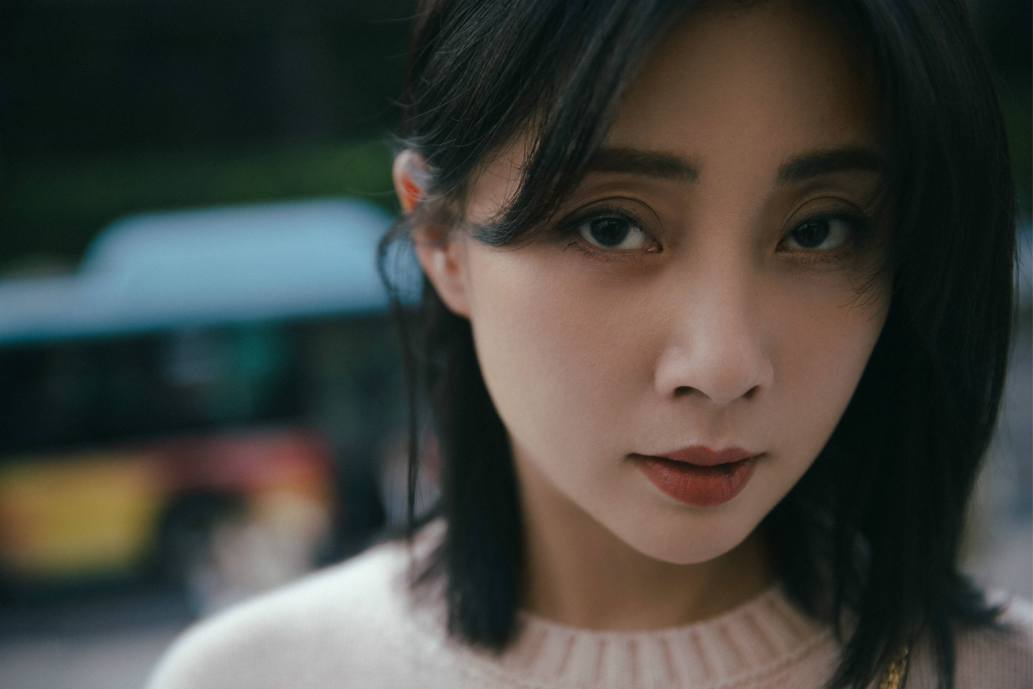 殷桃重庆街拍曝光驻足之时与重庆相拥