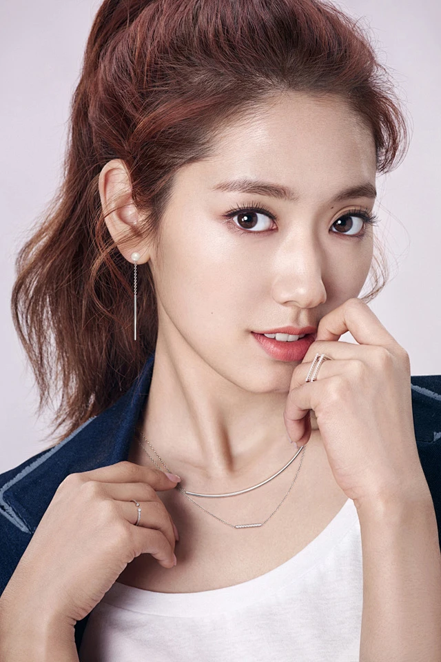 韩国女星朴信惠精致时尚写真手机壁纸