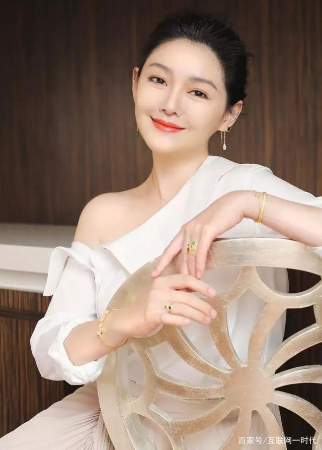 生了三个孩子的大s的时尚!不管多大年龄,我依然是杉菜