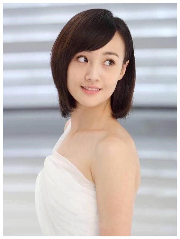 郑爽旧照遭曝光,时隔多年变化巨大,细心网友:何止整了容!