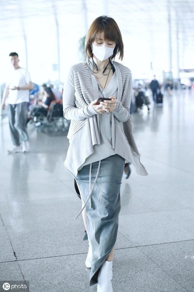 王子文机场街拍,小个子穿搭的教科书,穿出高个强大气场