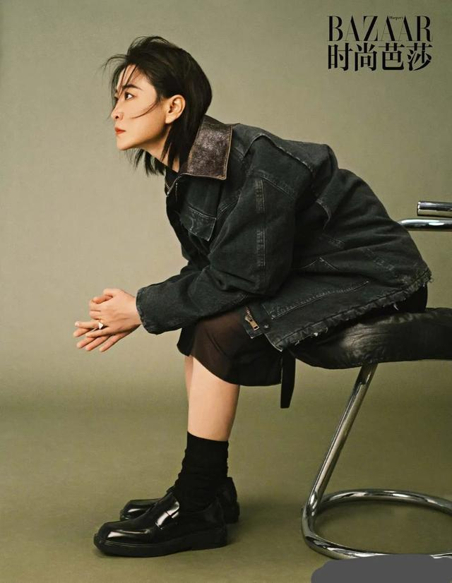 贾玲时尚芭莎封面照曝光气质优雅眼神高冷被赞女神范十足