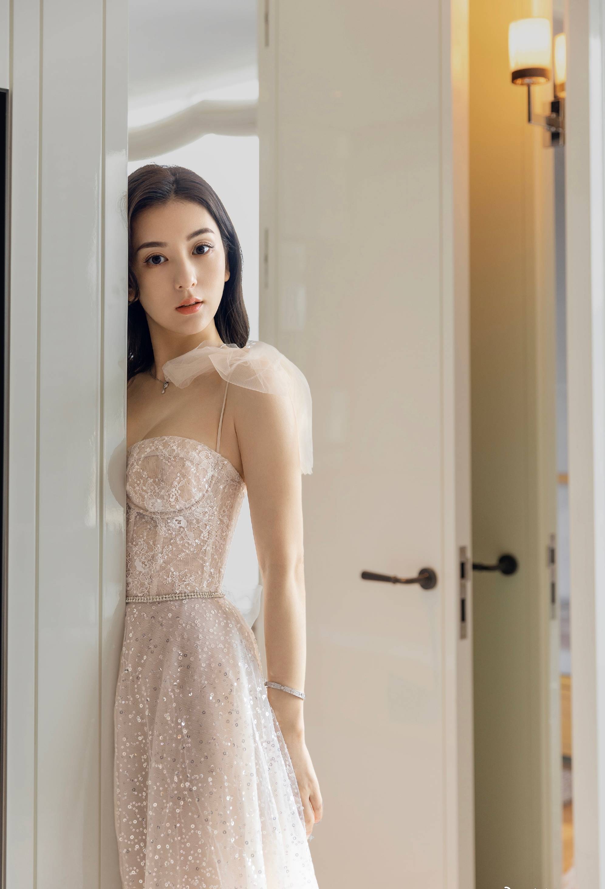 网友:女神真的好漂亮_照片_几张_方媛