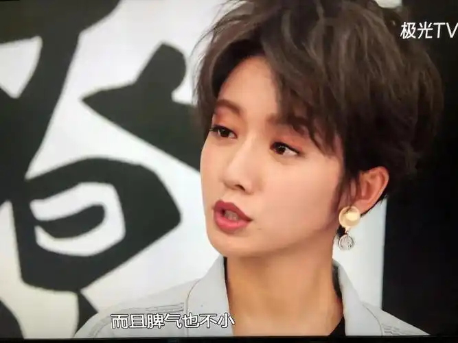 使徒行者3蔡思贝还挺好看的