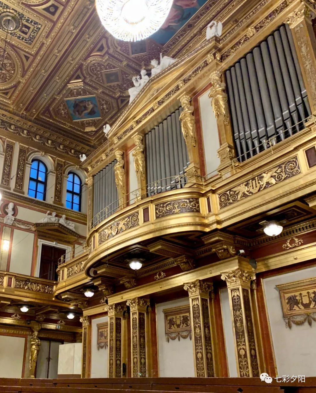 大厅内金碧辉煌1奥方团队,倾力奉献各位的到来使得金色大厅蓬荜生辉分