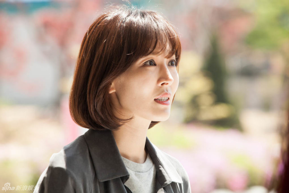 《为纯情著迷》剧组公开了一组金纯情饰演者金素妍的剧照