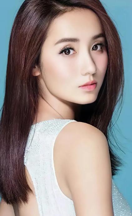 吕一:美丽演绎人生,从幕后走向舞台的奇幻旅程